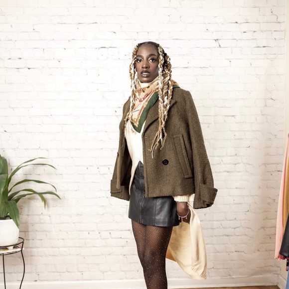 Meet your Posher, Aisatou - Picture 1 of 1